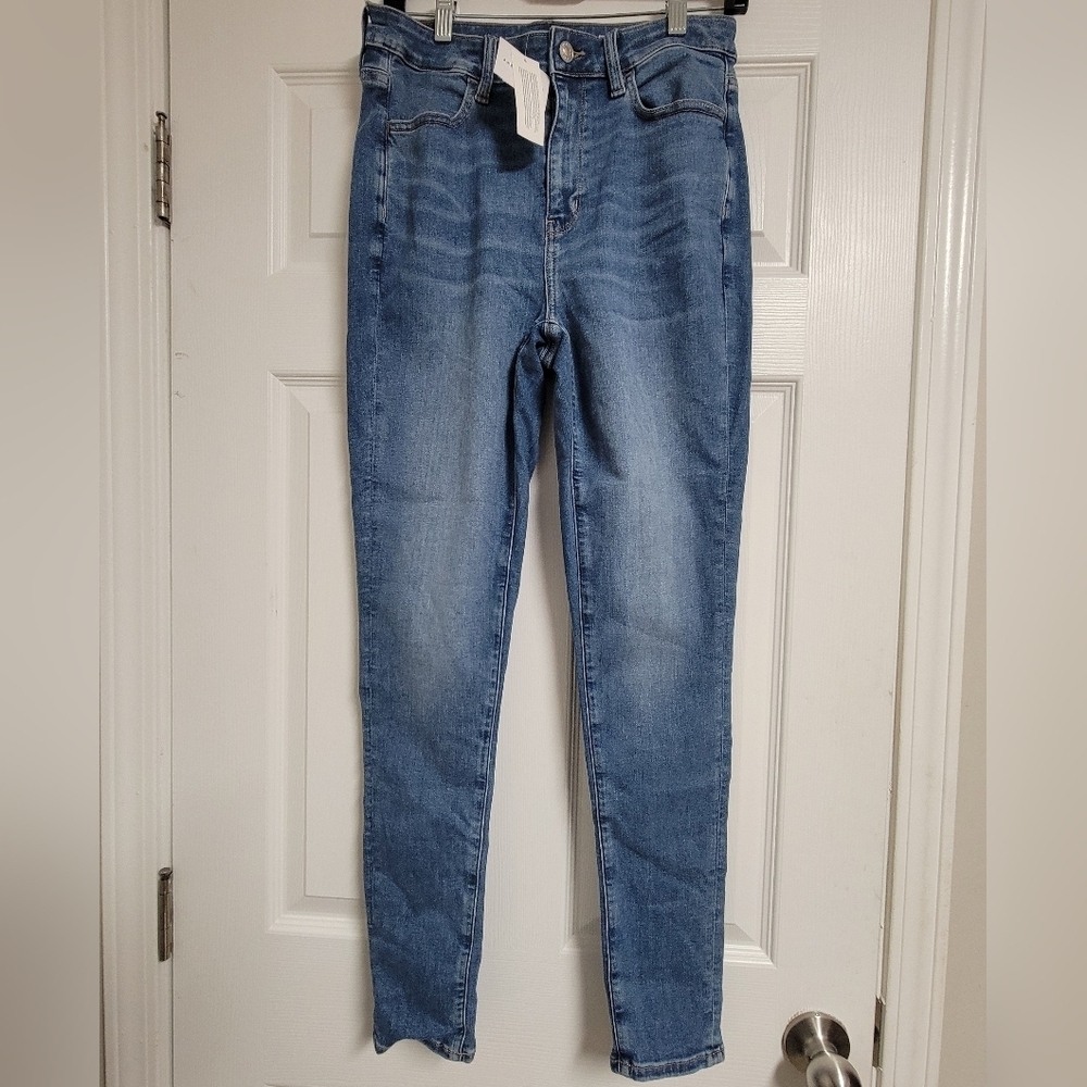 Anerican Eagle NWT SuperHigh-Rise Jeggings Size 10 Regular.